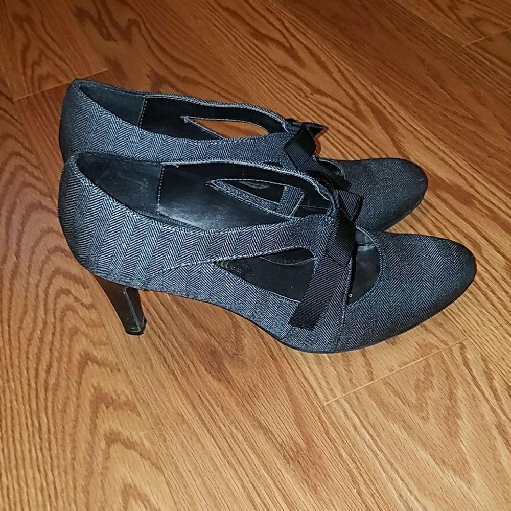 Ann Marino by Bettye Muller bow heels Sz. 9 . - Picture 4 of 6
